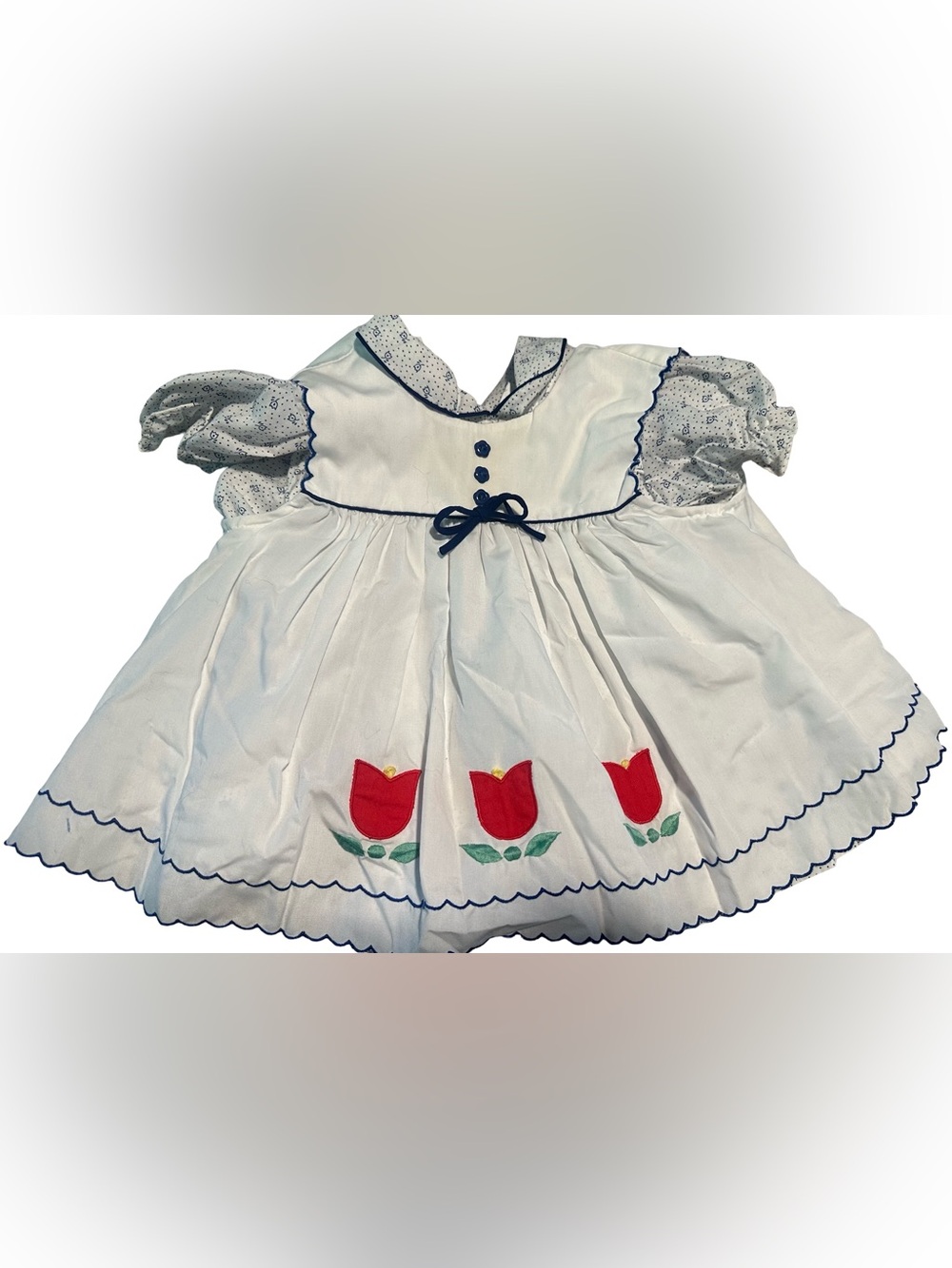 Adorable Vintage 1970s white dress with red tulips size 12 Months